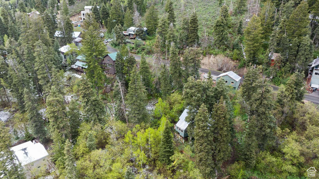 Aerial view of property's location featuring a heavily wooded area