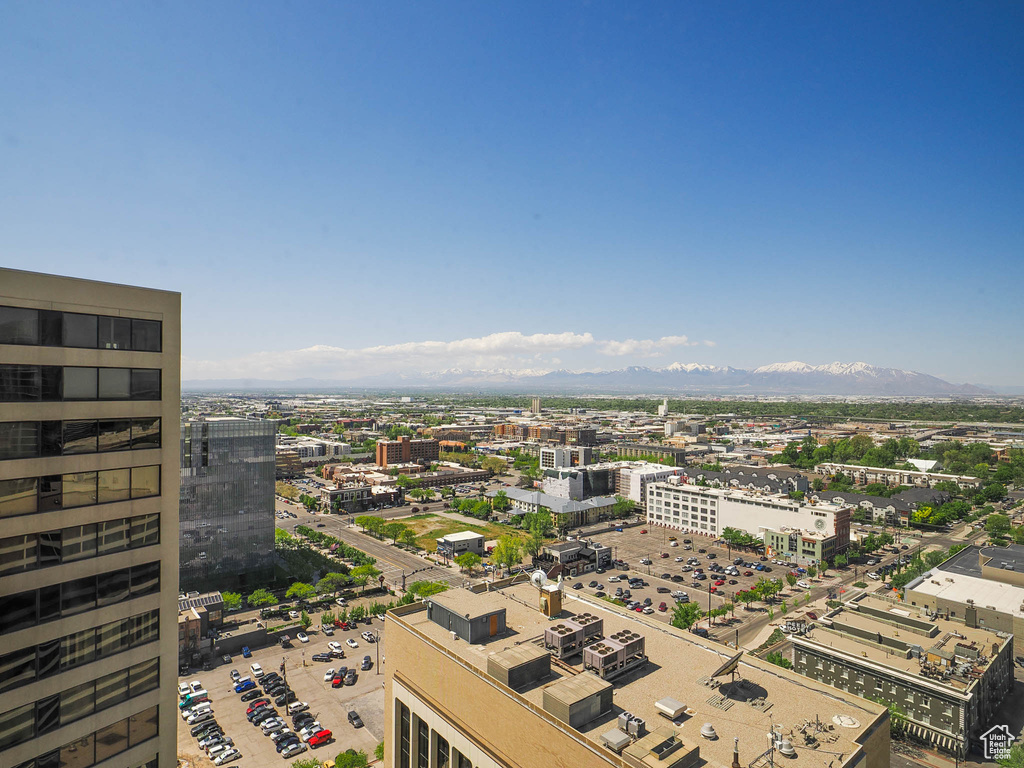 City view featuring a mountain backdrop