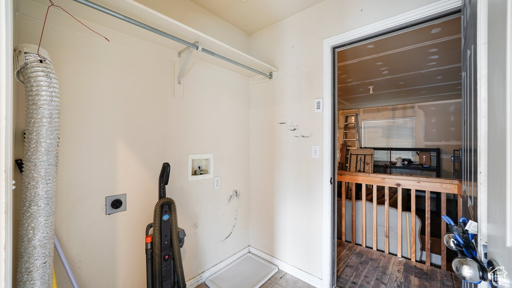 Laundry area with hookup for an electric dryer, hookup for a washing machine, and baseboards