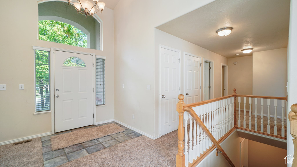 Foyer entrance featuring a chandelier and baseboards