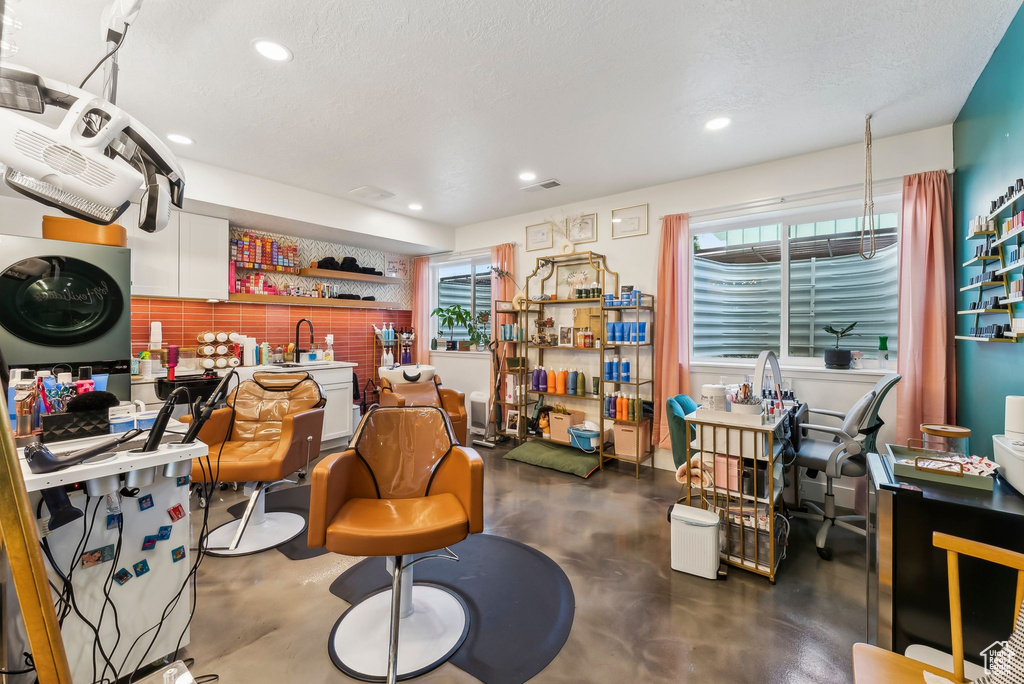 Miscellaneous room with concrete flooring and recessed lighting