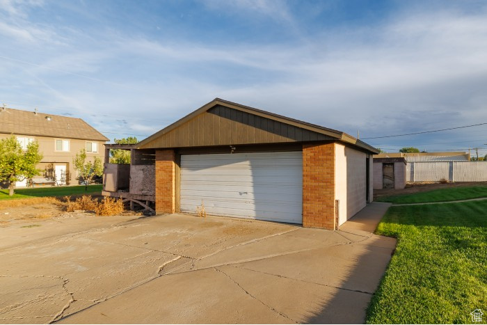 582 N VERNAL AVE AVE Vernal, UT 84078