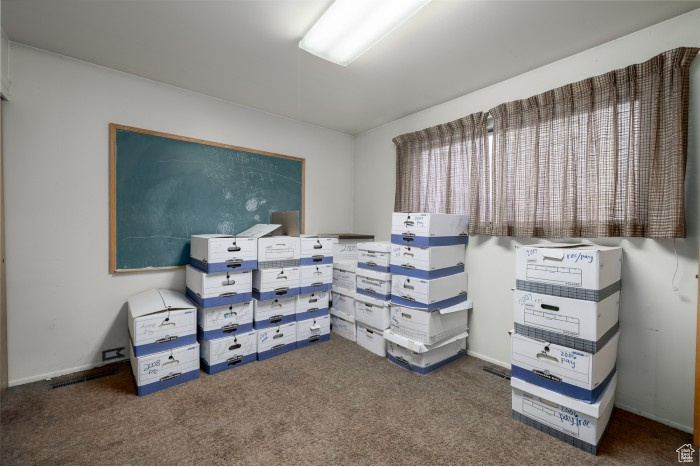 582 N VERNAL AVE AVE Vernal, UT 84078