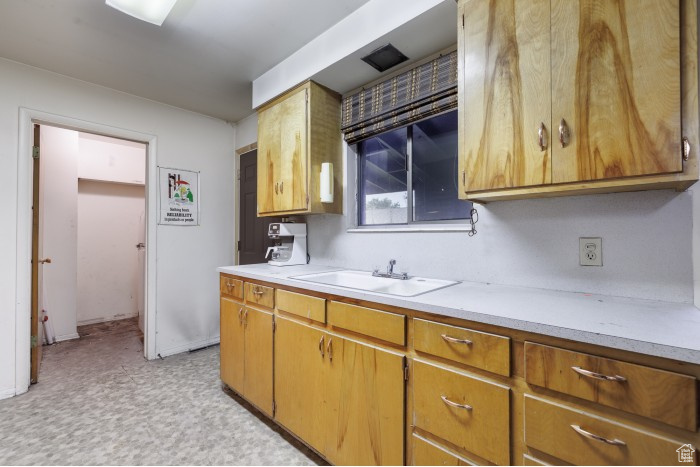 582 N VERNAL AVE AVE Vernal, UT 84078
