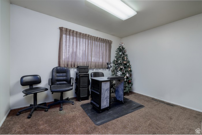 582 N VERNAL AVE AVE Vernal, UT 84078