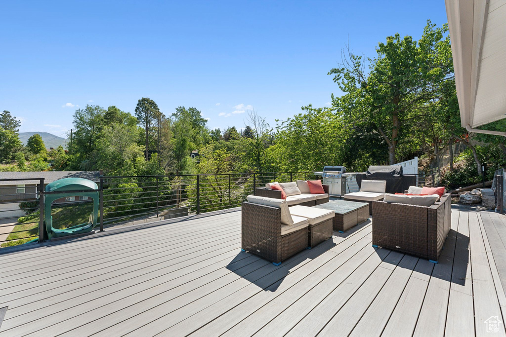 Wooden terrace with an outdoor hangout area and a mountain view