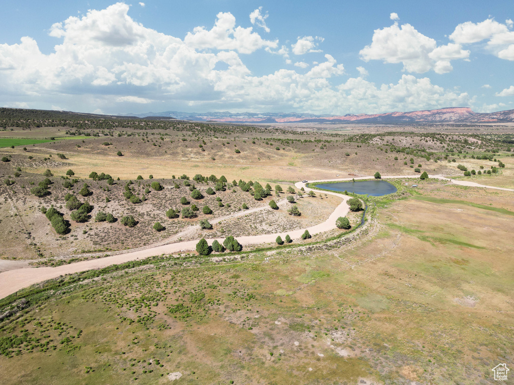 Overview of rural landscape with a mountainous background