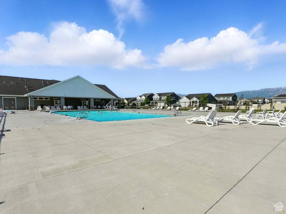 2323 W THOMAS CT Syracuse, UT 84075
