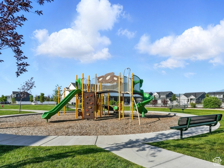 2323 W THOMAS CT Syracuse, UT 84075