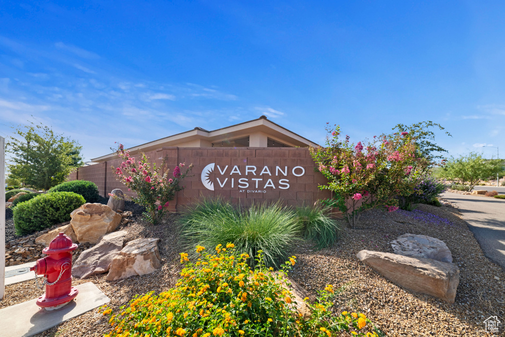 View of community / neighborhood sign