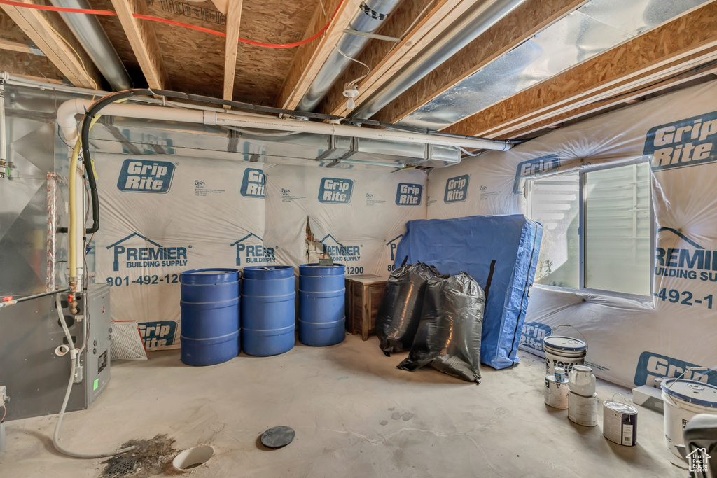 Below grade area with heating unit