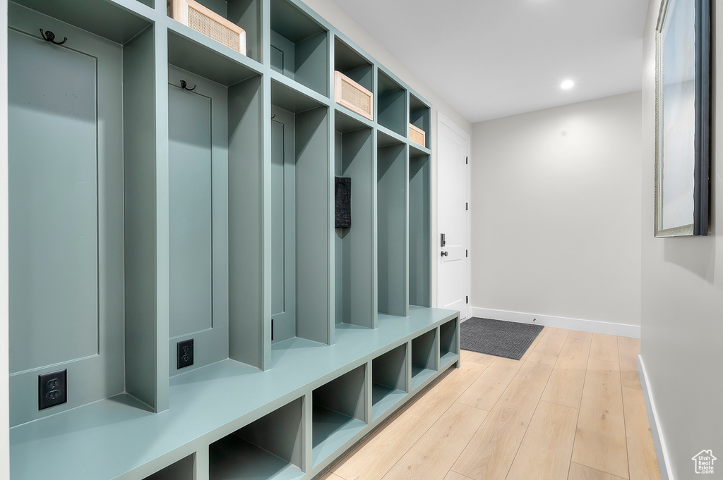 Mudroom featuring light wood-type flooring, baseboards, and recessed lighting