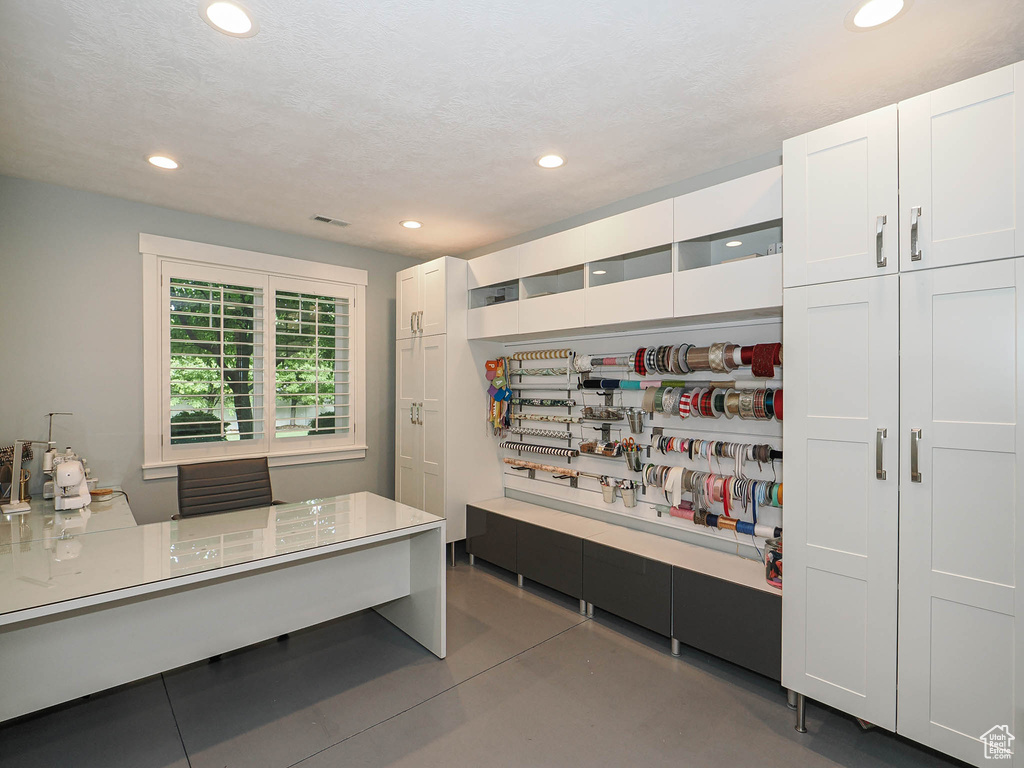 Miscellaneous room with recessed lighting and finished concrete flooring