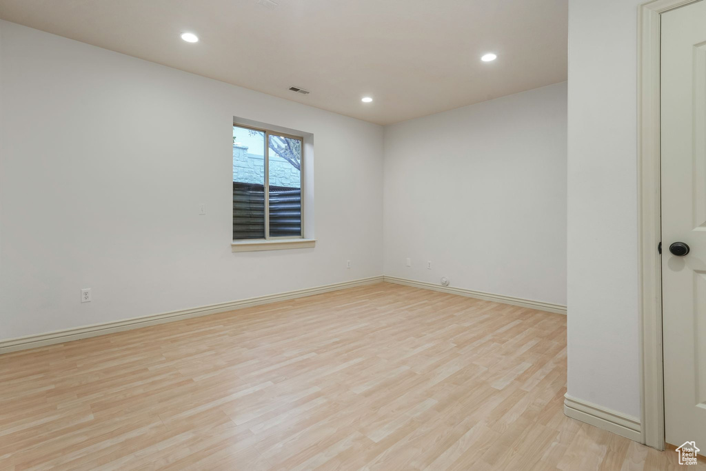 Unfurnished room featuring light wood-style floors, recessed lighting, and baseboards