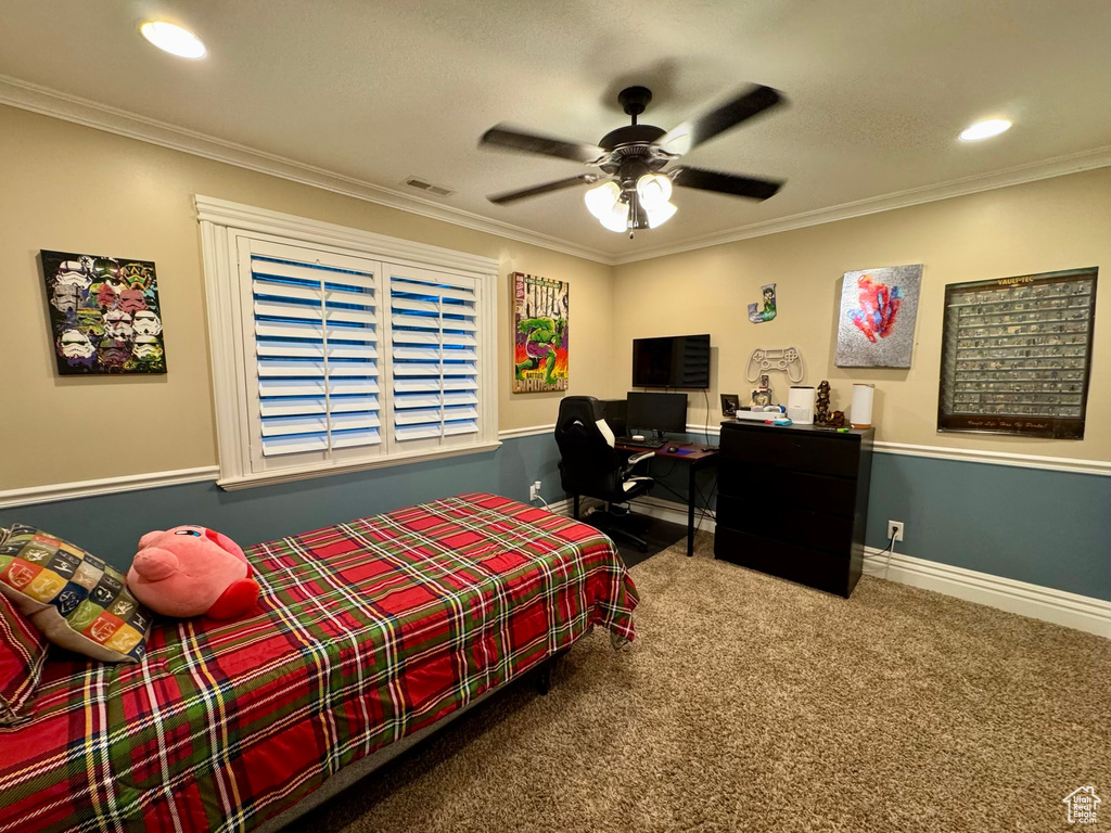 Bedroom featuring carpet flooring, ornamental molding, a desk, recessed lighting, and ceiling fan