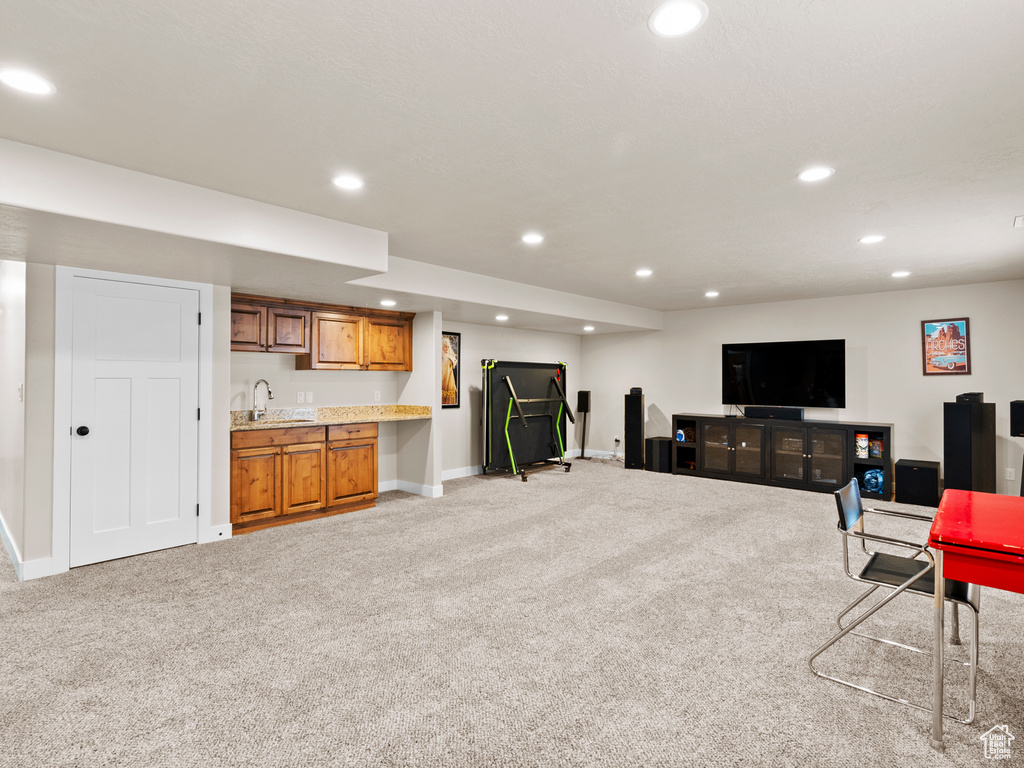 Living area featuring wet bar, light carpet, recessed lighting, and baseboards