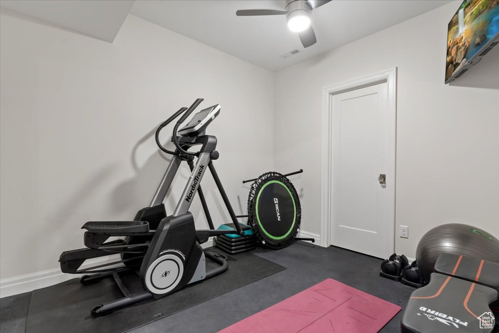 Workout room with ceiling fan and baseboards