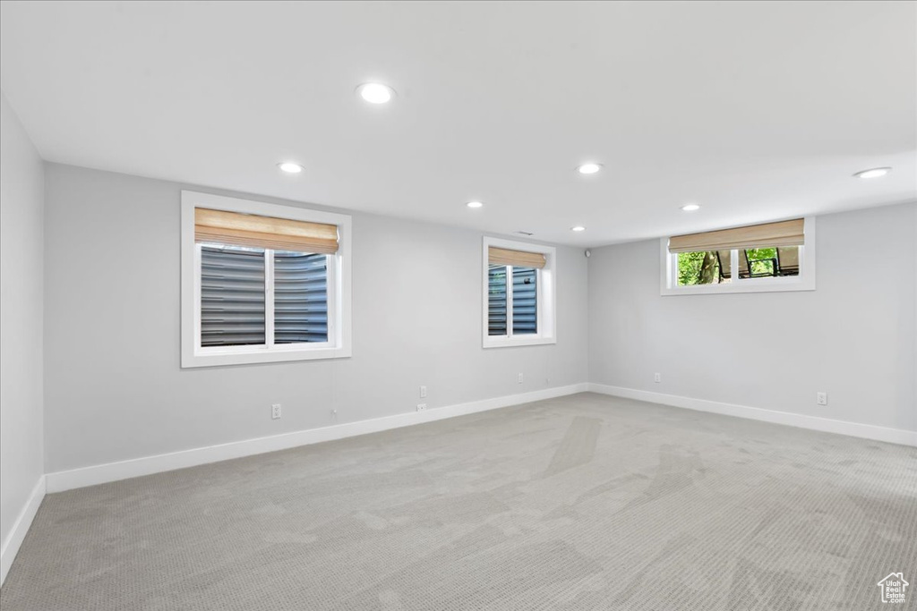 Spare room with carpet, recessed lighting, and baseboards