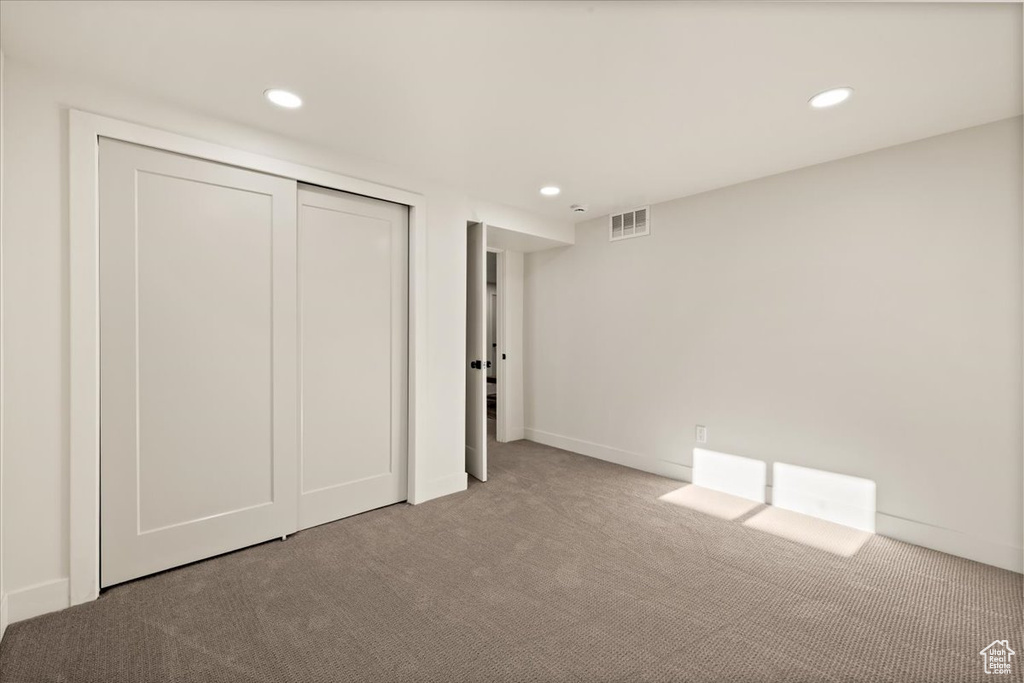 Unfurnished bedroom with carpet floors, recessed lighting, baseboards, and a closet