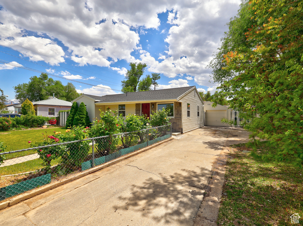 Ranch-style home featuring an outbuilding