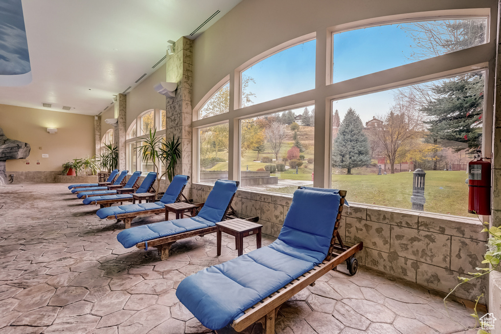 View of sunroom / solarium