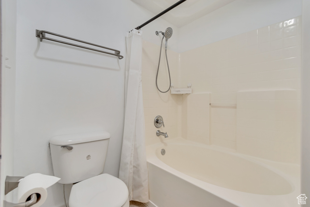 Full bathroom featuring shower / bath combo and toilet