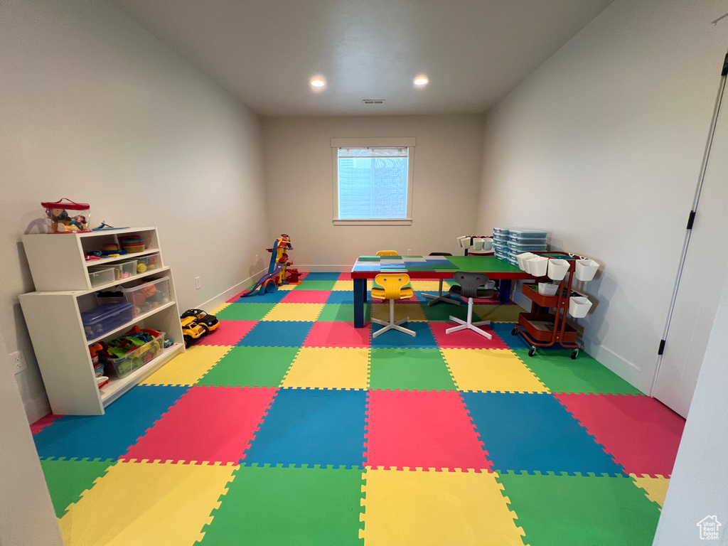 Game room featuring recessed lighting and baseboards