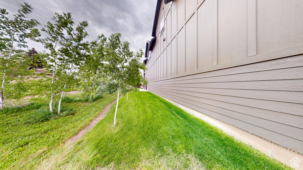 View of grassy yard