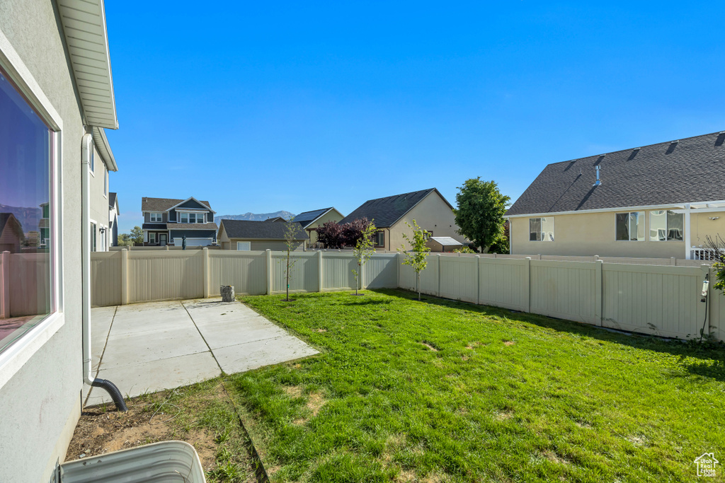 View of yard with a patio and a residential view