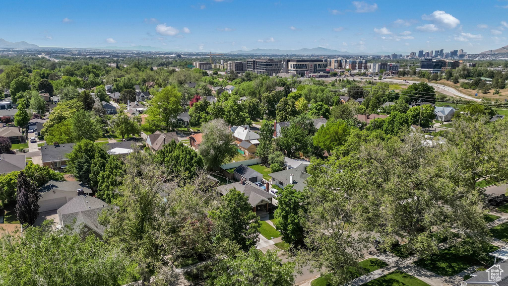 Aerial view of property\\\\\\\'s location with a mountainous background