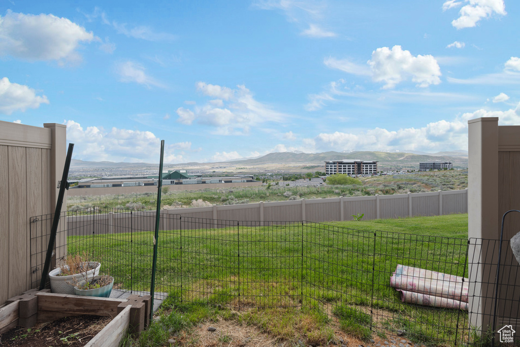 View of yard featuring a mountain view