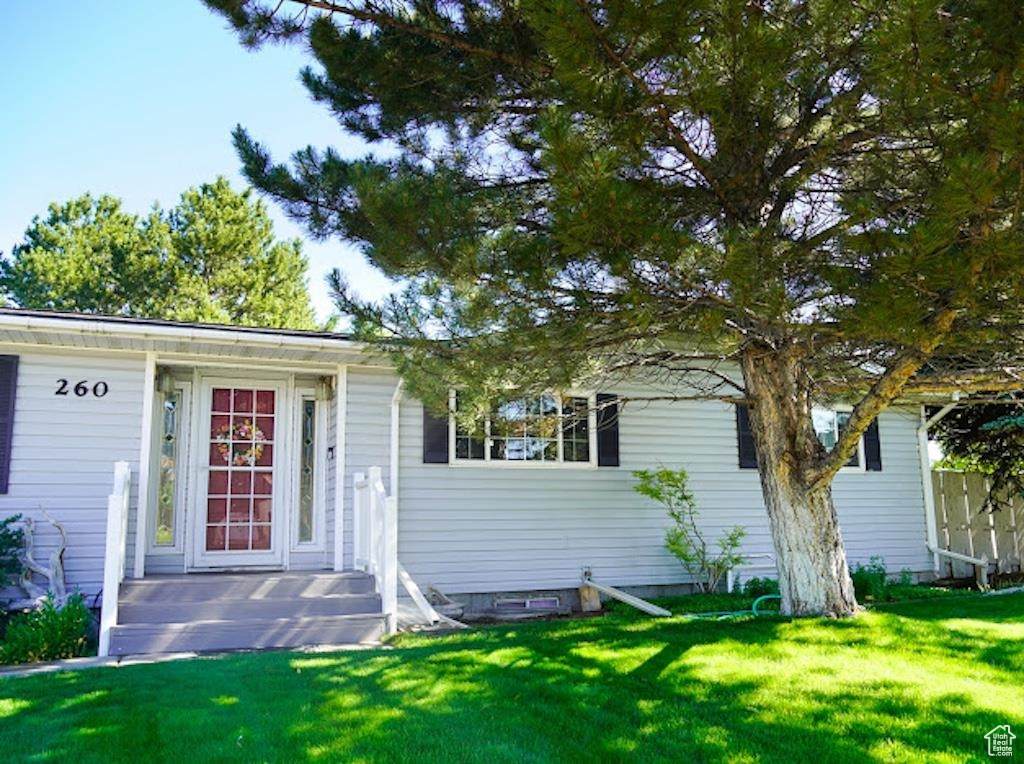 Ranch-style home with a front lawn