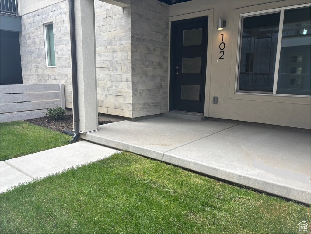 Photo 3 for MLS #2087041 at 937 W Coalburn Way  #102