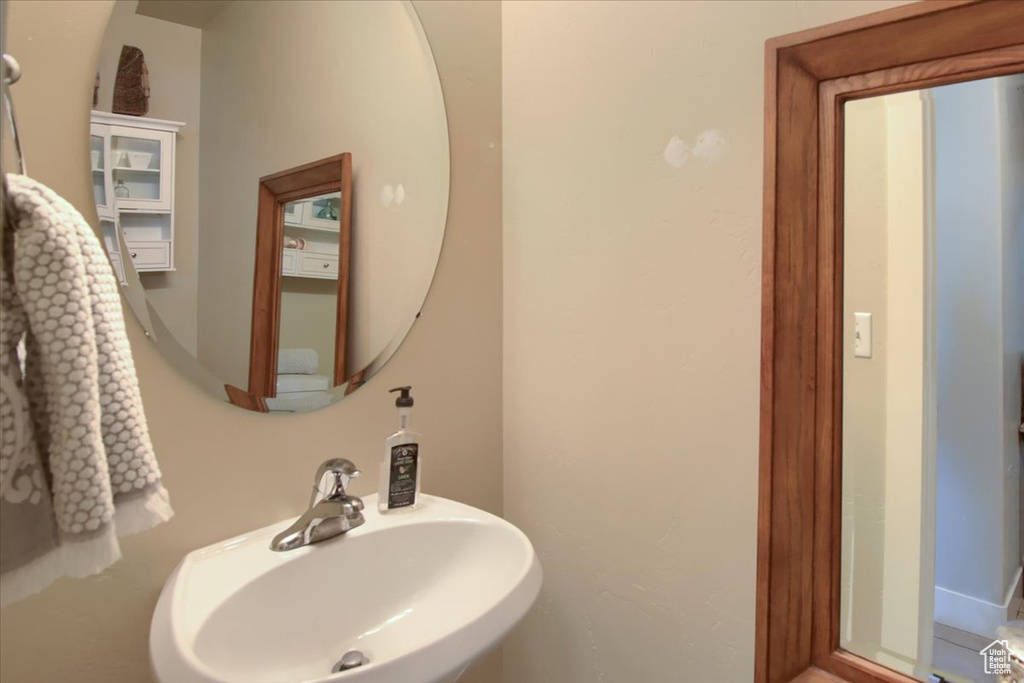 Bathroom with a sink