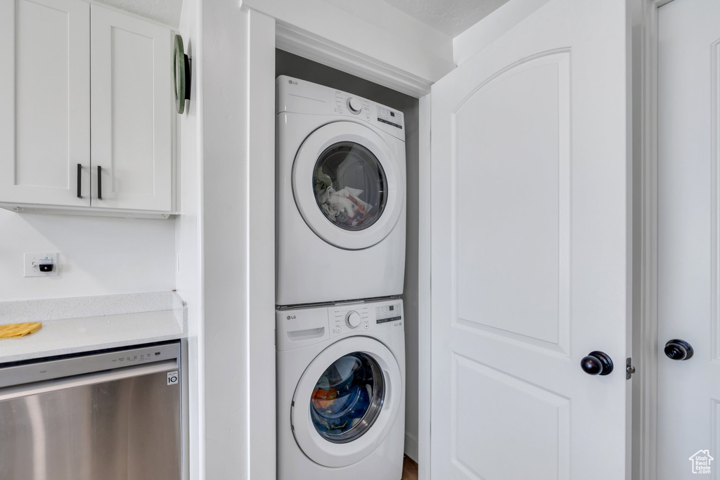 Laundry room with stacked washer / drying machine