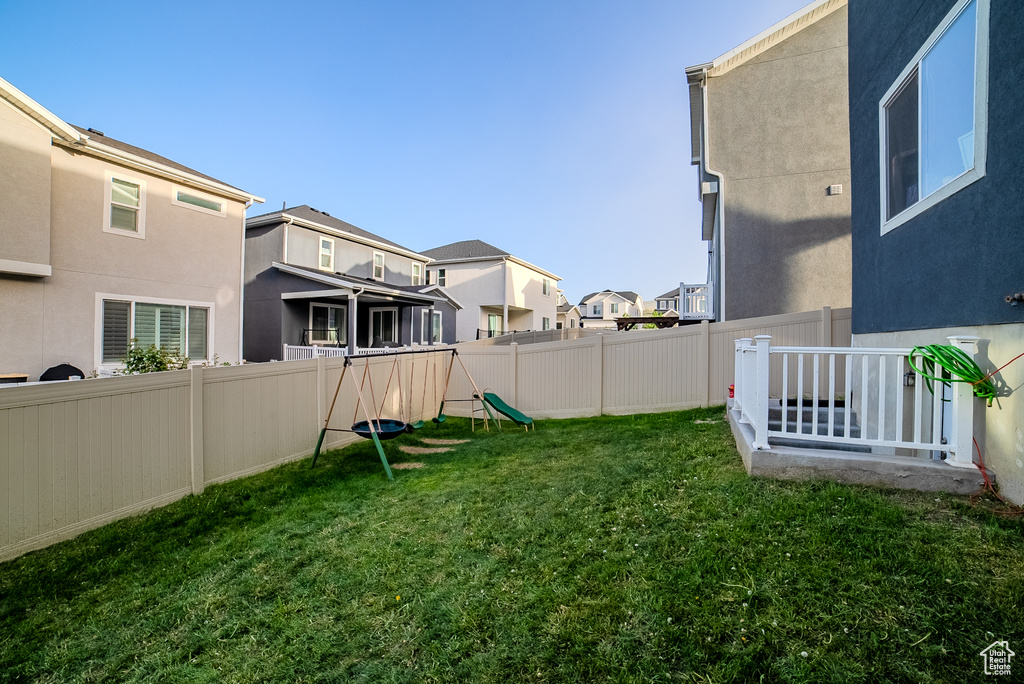 View of yard with a residential view
