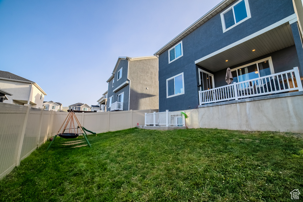 View of yard featuring a residential view