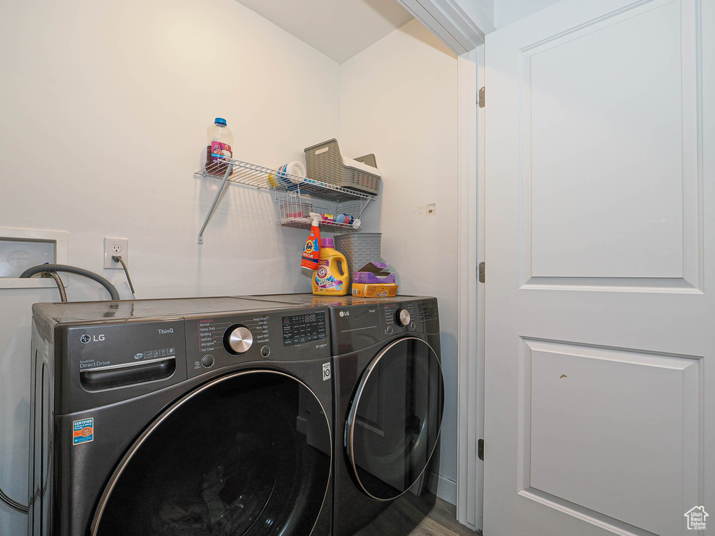 Laundry room with independent washer and dryer