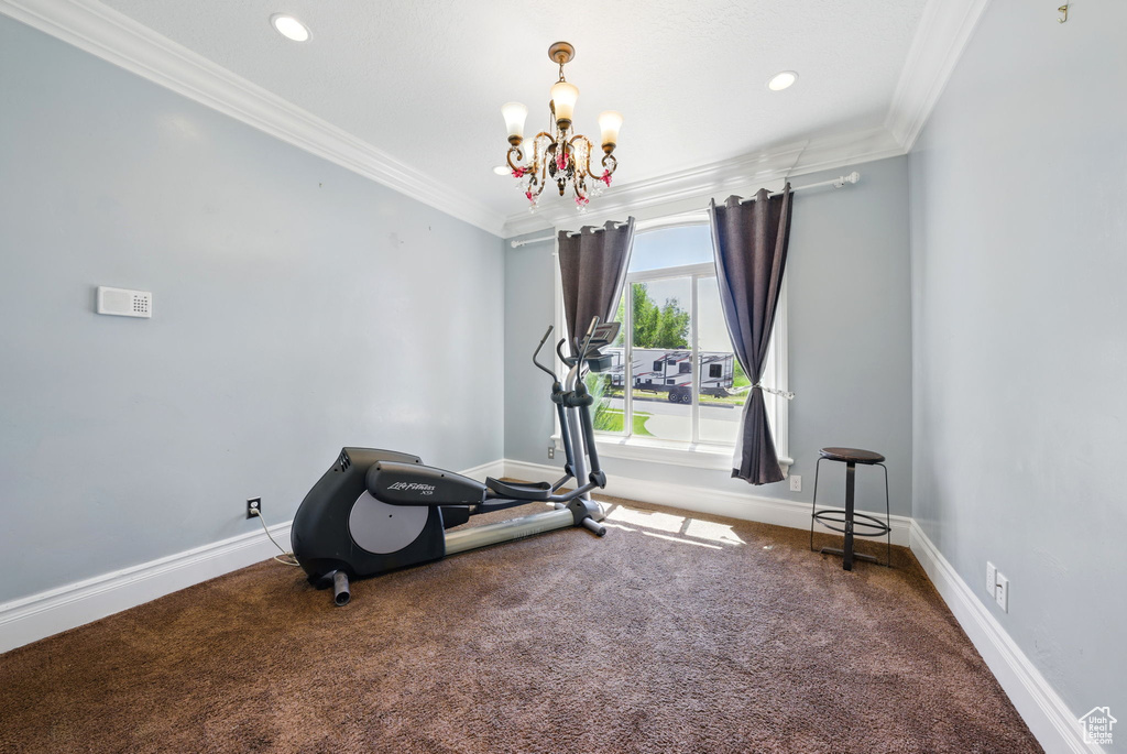 Workout area with crown molding, a chandelier, baseboards, carpet flooring, and recessed lighting