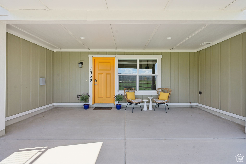 Doorway to property with a porch