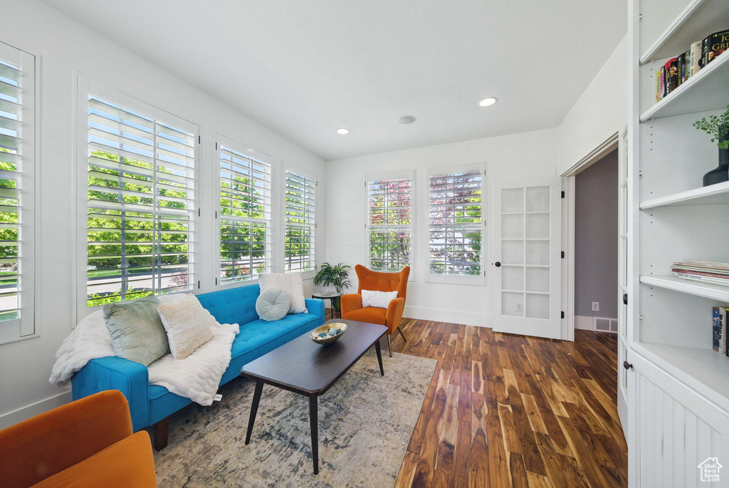 Sitting room featuring wood finished floors, recessed lighting, and baseboards