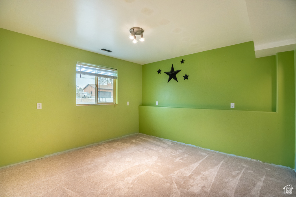 Carpeted empty room with baseboards
