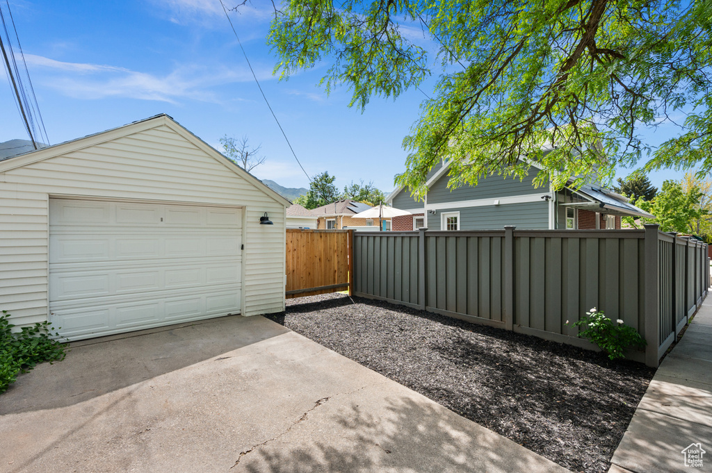 Detached garage with driveway