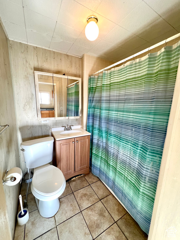 Full bath featuring vanity, toilet, tile patterned flooring, and a shower with shower curtain