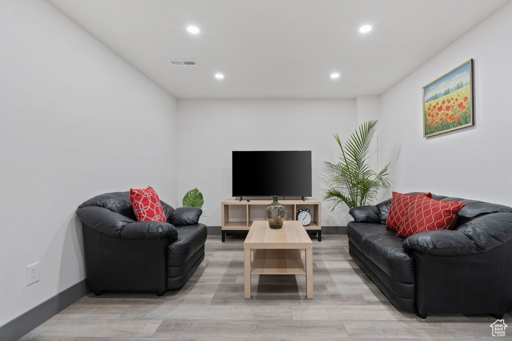 Living area with recessed lighting, light wood-type flooring, and baseboards