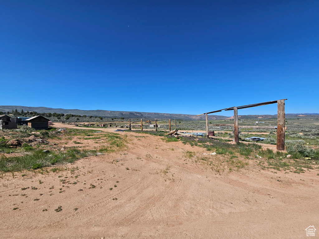View of yard featuring a mountain view and a view of rural / pastoral area