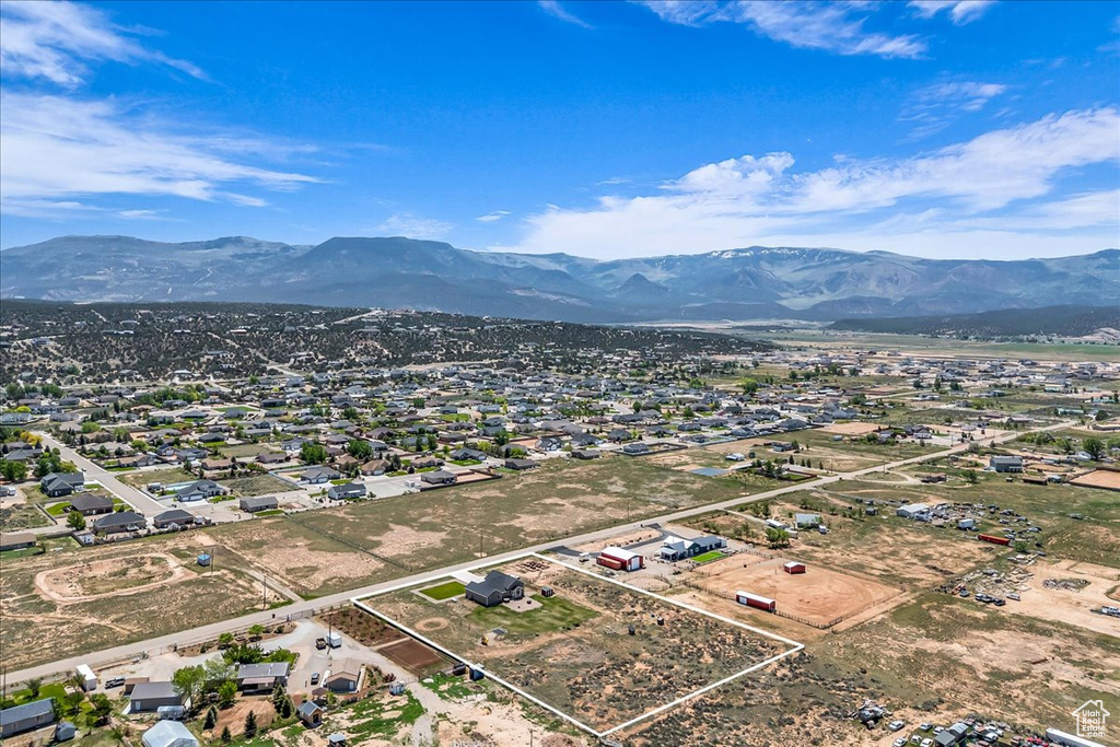 Aerial view of property's location featuring property boundaries highlighted and a mountainous background