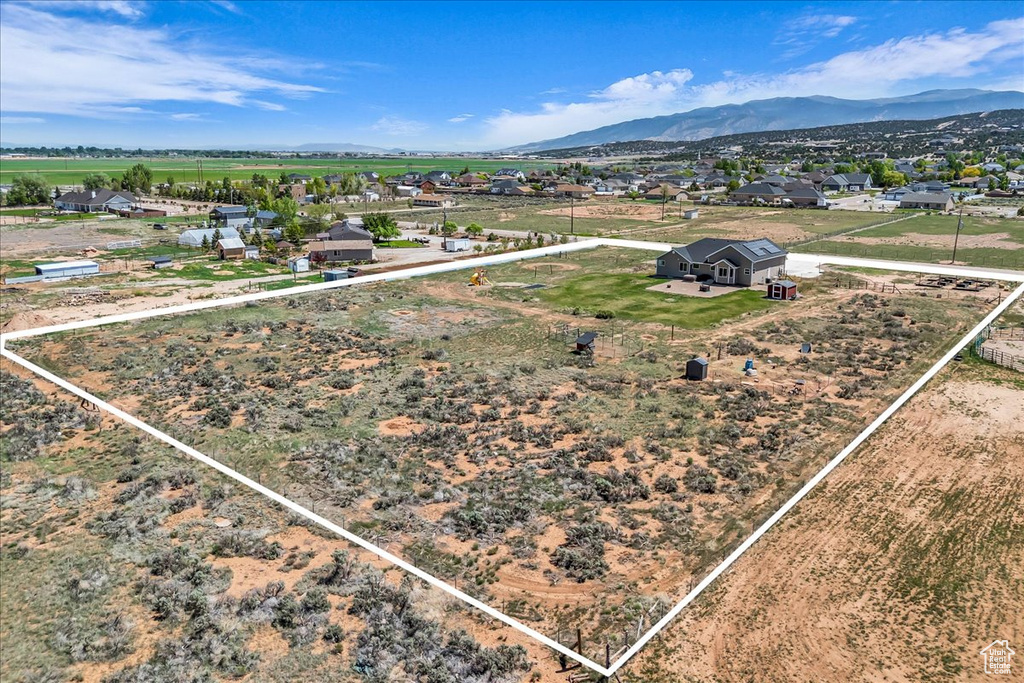 Aerial view of property's location featuring property boundaries highlighted and mountains