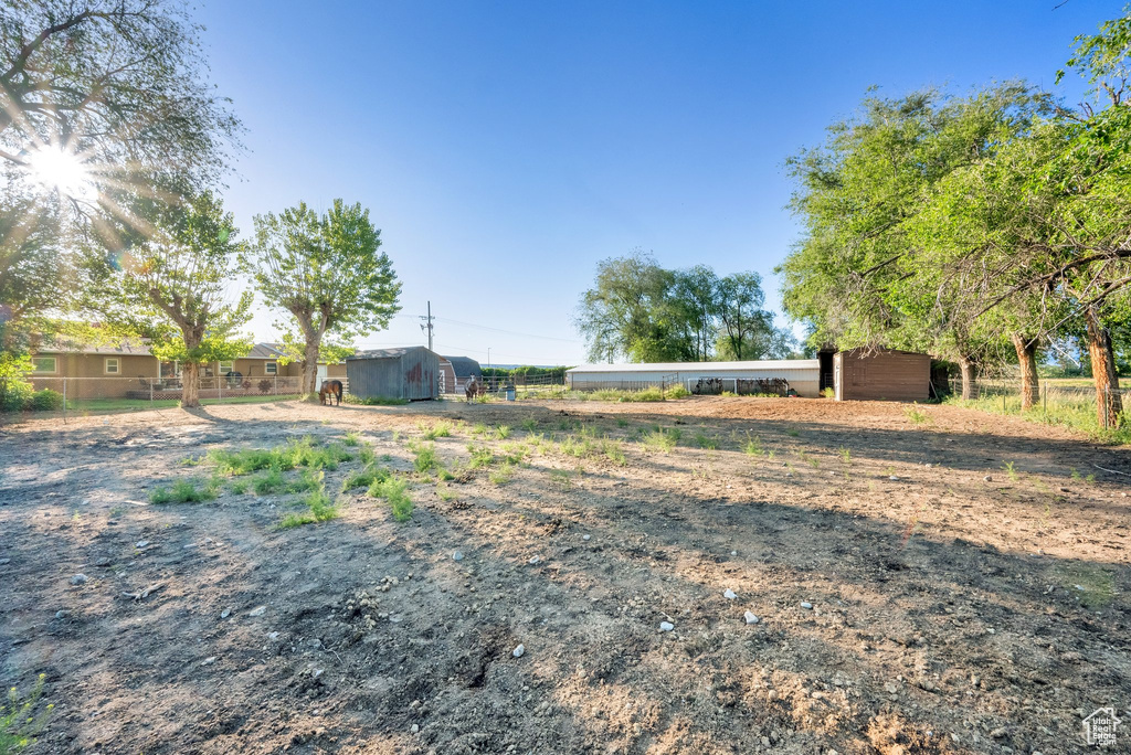 View of yard with an outdoor structure