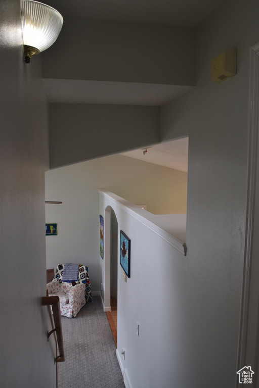 Corridor with carpet floors and arched walkways